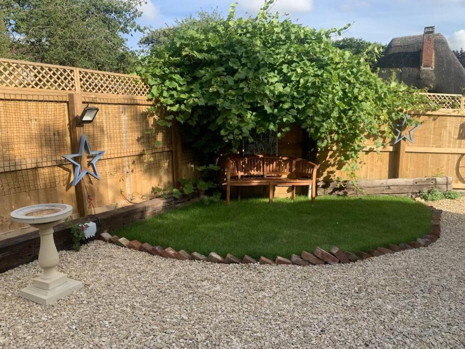 The Shack - Thatched Self Contained Annex Collingbourne Ducis Buitenkant foto